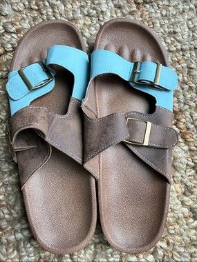 🤎 Two-Tone Brown and Turquoise Buckle Slide Sandals 🤎 NEW!!